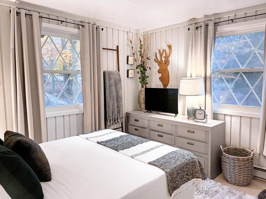 Stylish And Cozy Cabin, Walking Distance To Big Bass Lake Gouldsboro Zewnętrze zdjęcie
