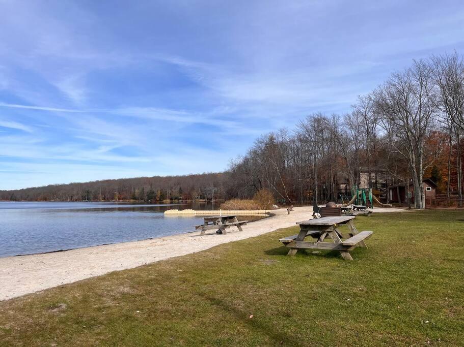 Stylish And Cozy Cabin, Walking Distance To Big Bass Lake Gouldsboro Zewnętrze zdjęcie